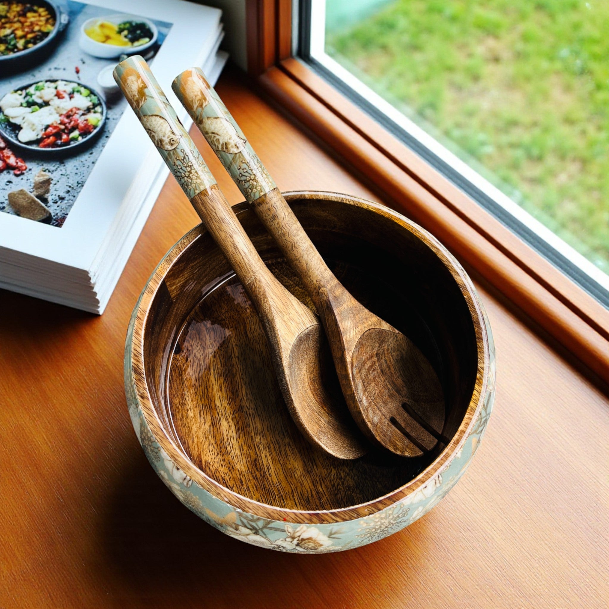 City Sparrow 9 Inch Salad Bowl with Spoons