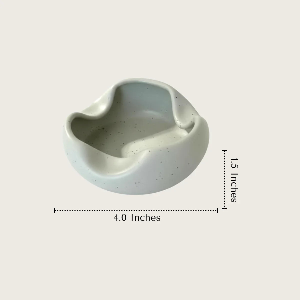 Size and weight graphic; emphasizing the sturdy, non-slip base and the generous depth of the ash reservoir.