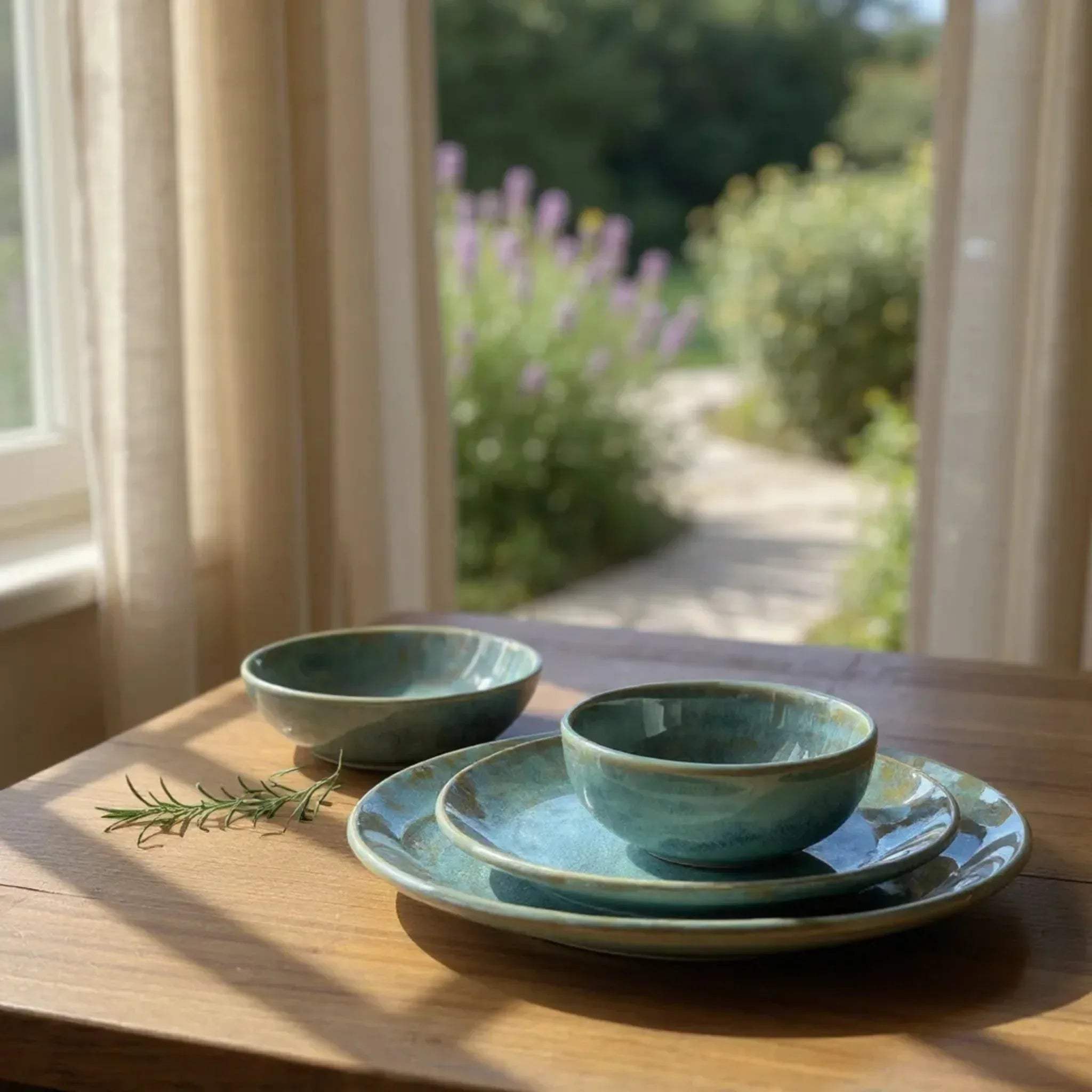 Oceanstone dinner plate (830g); showcasing the sturdy, artisan quality and generous size.