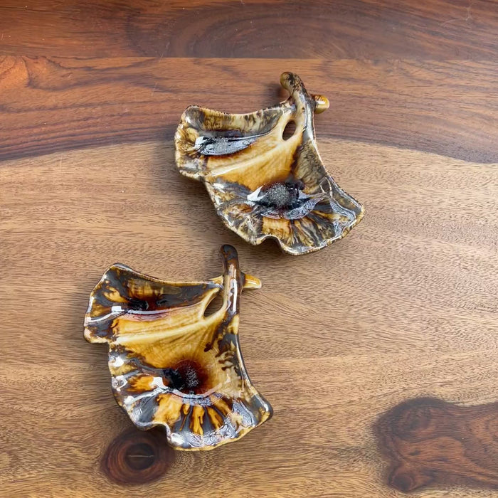 Product video of ceramic leaf in brown.