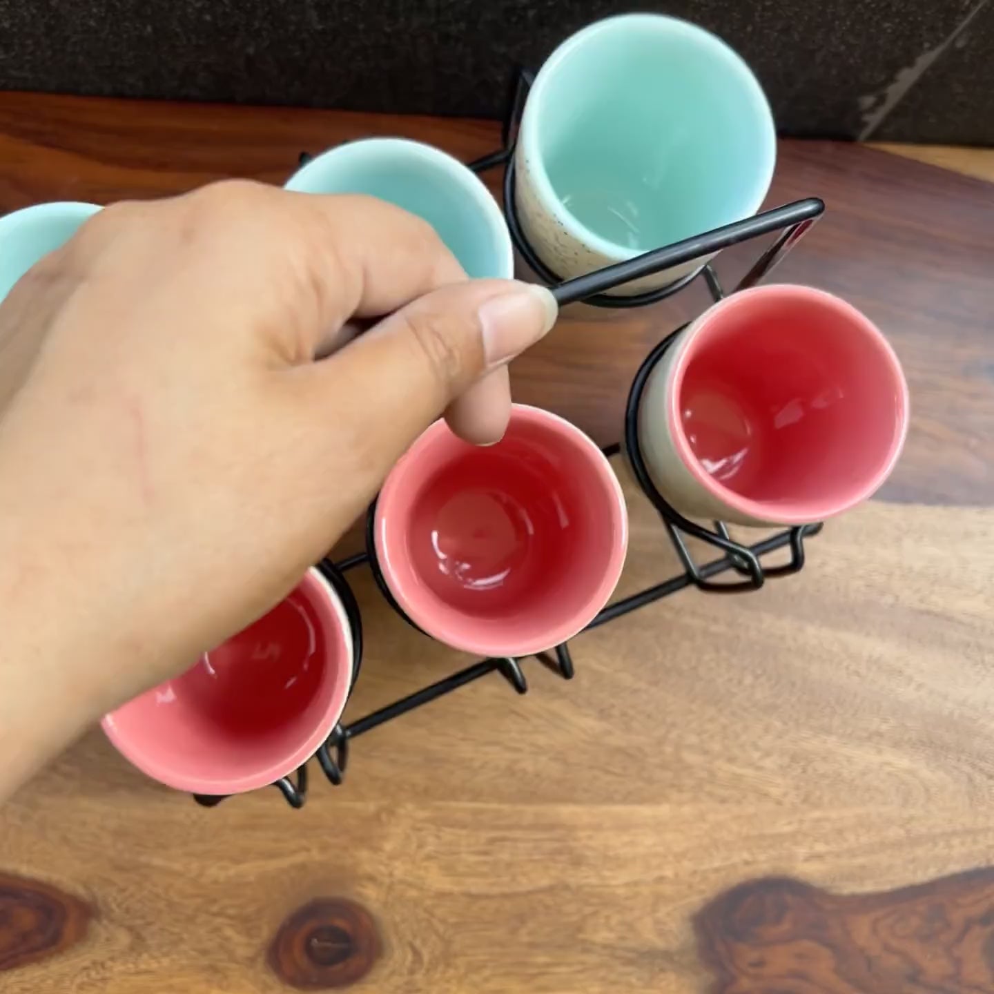 Product video of white matte tea glasses and tea metal stand - set of 6.