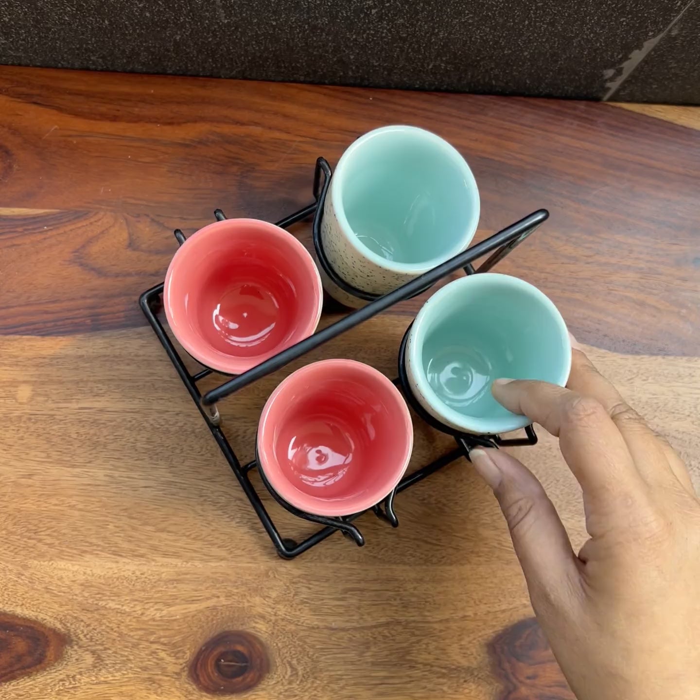 Product video of white matte tea glasses and tea metal stand - set of 4.